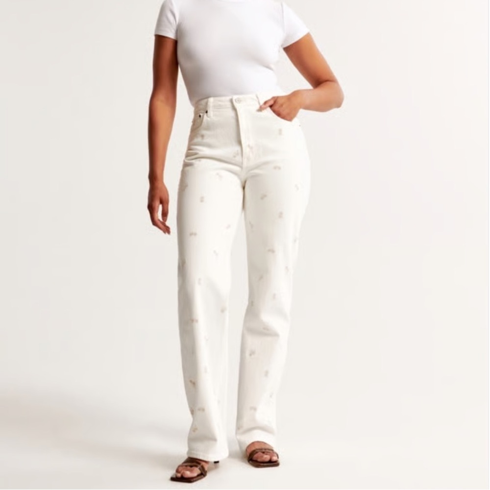 Abercrombie Embroidered Curve Love High Rise 90s Relaxed Jean